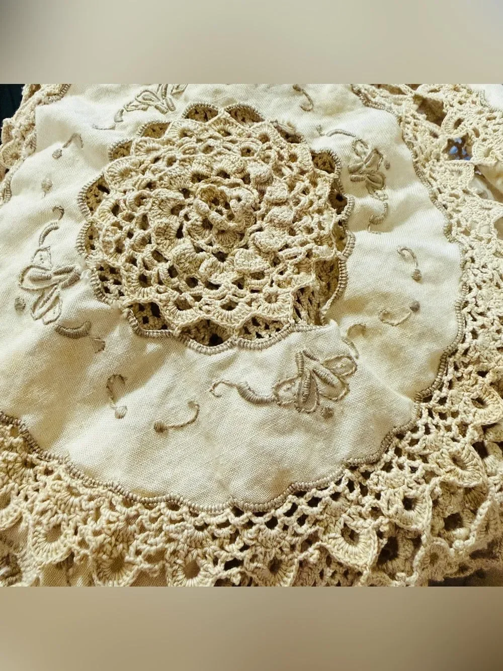 Vintage 1970’s Handmade Crocheted Embroidered Linen Tablecloth Lace Medallions